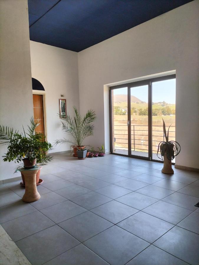 Appartement Twin House à Tito Extérieur photo